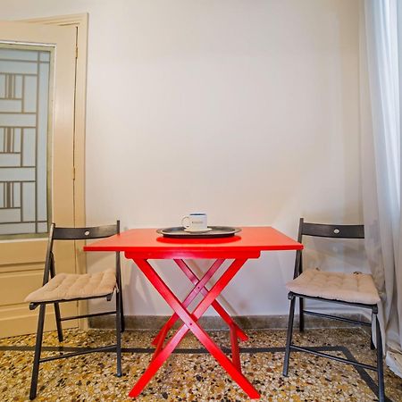 Downtown Quiet Apartment On A Pedestrian Street Athènes Extérieur photo